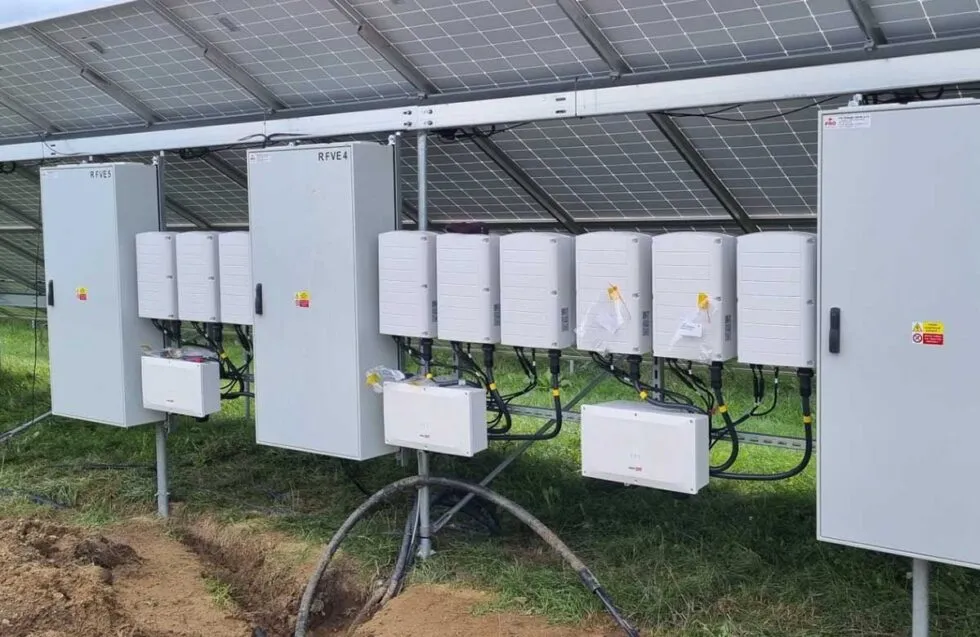 Celkový pohled na areál s fotovoltaickou elektrárnou