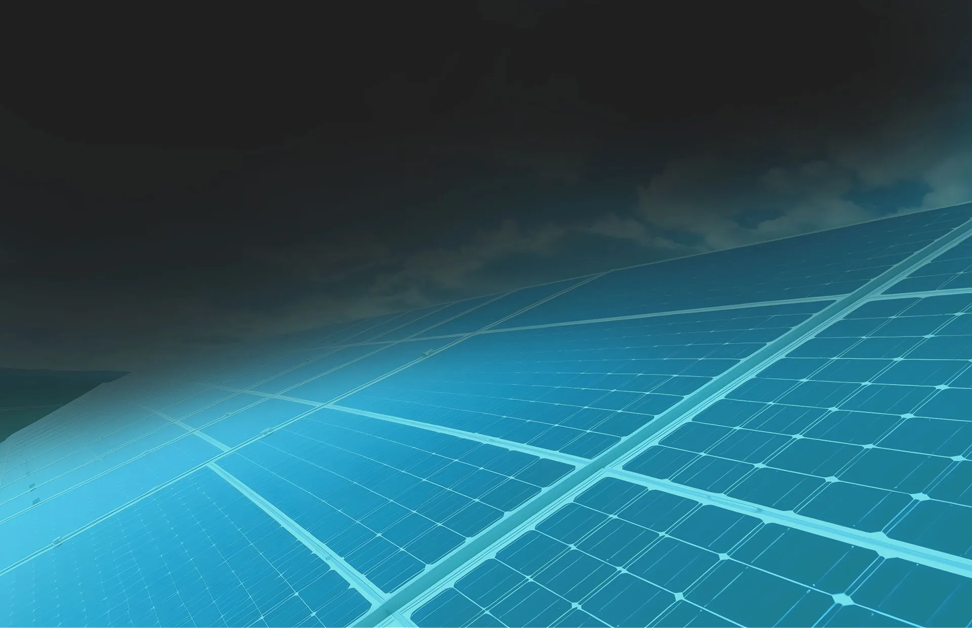 Fotovoltaické panely na střeše výrobního areálu